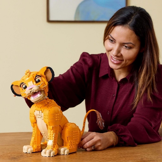 Imagine LEGO Disney Adolescentul Simba, Regele Leu 43247