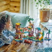Imagine LEGO FRIENDS CASA DIN COPAC DIN TABARA DE AVENTURI 42631
