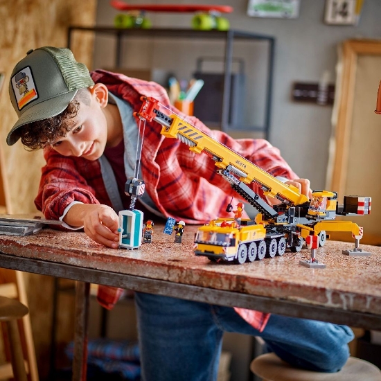 Imagine Lego City Macara mobilă galbenă de construcții 60409