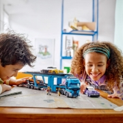 Imagine LEGO CITY CAMION TRANSPORTOR DE MASINI SPORT 60408
