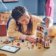 Imagine LEGO FRIENDS CASTELUL PENSIUNE 42638