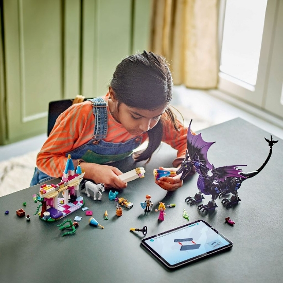 Imagine LEGO Disney Princess Maleficent sub formă de dragon 43240