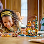 Imagine LEGO Friends Sporturi nautice în tabăra de aventuri 42626