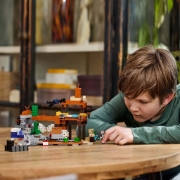 Imagine LEGO MINECRAFT PUTUL DIN BADLANDS 21263