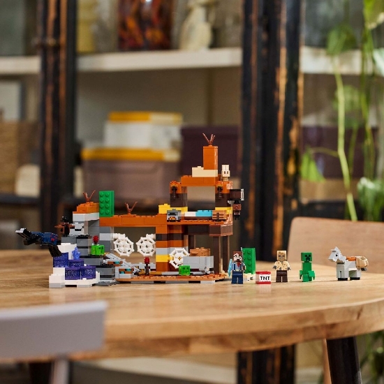 Imagine LEGO Minecraft Puțul din Badlands 21263