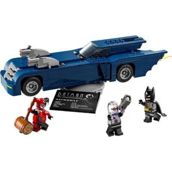 Imagine Lego Super Heroes Batman cu al său Batmobile 76274