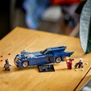 Imagine Lego Super Heroes Batman cu al său Batmobile 76274