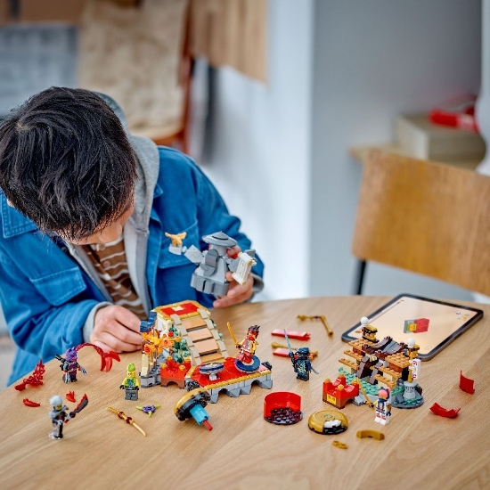 Imagine LEGO Ninjago Arena de luptă de la turneu 71818