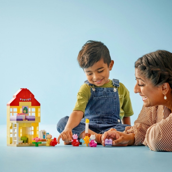 Imagine LEGO DUPLO Casa aniversară a purcelușei Peppa 10433