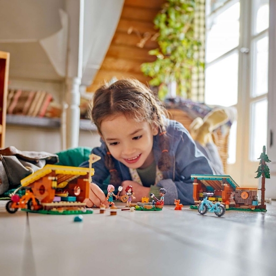 Imagine Lego Friends cabane confortabile în tabăra de aventuri 42624