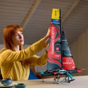 Imagine LEGO TECHNIC IAHTUL EMIRATES TEAM NEW ZEALAND AC75 42174