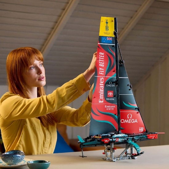 Imagine Lego Technic Iahtul Emirates Team New Zealand AC75 42174