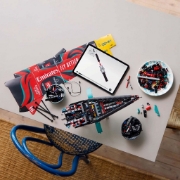 Imagine LEGO TECHNIC IAHTUL EMIRATES TEAM NEW ZEALAND AC75 42174