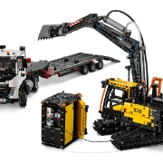 Imagine Lego Technic Camionul FMX și excavatorul electric EC230 de la Volvo 42175