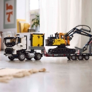 Imagine Lego Technic Camionul FMX și excavatorul electric EC230 de la Volvo 42175