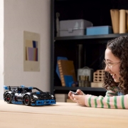 Imagine LEGO TECHNIC MASINA DE CURSE PORSCHE GT4 E-PERFORMANCE 42176