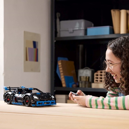 Imagine Lego Technic Mașina de curse Porsche GT4 e-Performance 42176
