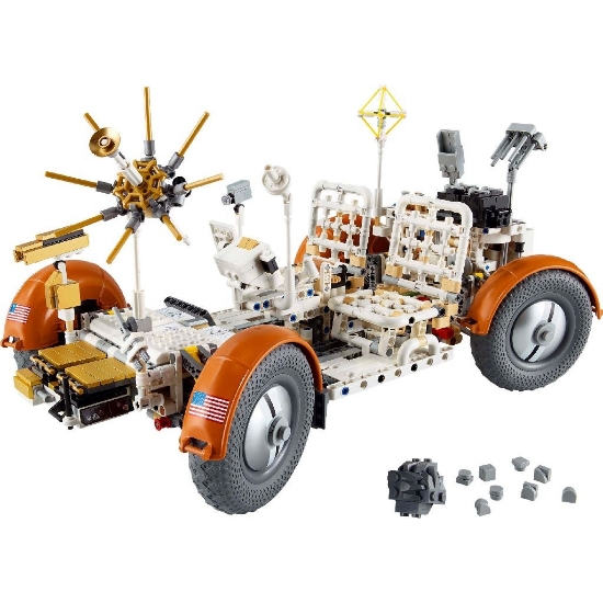 Imagine LEGO Technic Roverul selenar din misiunile NASA Apollo 42182