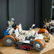 Imagine LEGO Technic Roverul selenar din misiunile NASA Apollo 42182