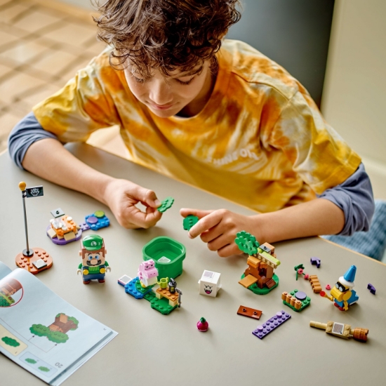 Imagine Lego Super Mario Aventuri cu Lego Luigi 71440