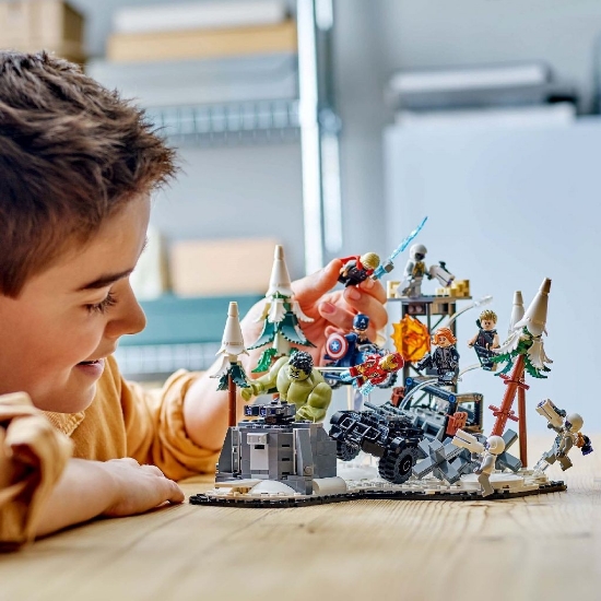 Imagine LEGO Marvel Răzbunătorii reuniți sub semnul lui Ultron 76291