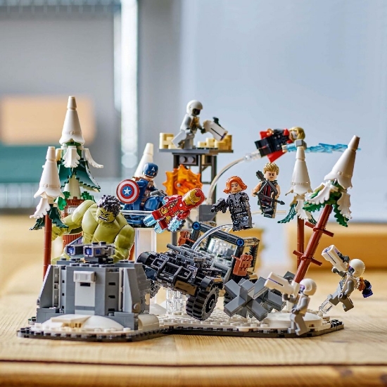 Imagine LEGO Marvel Răzbunătorii reuniți sub semnul lui Ultron 76291