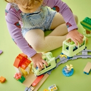 Imagine LEGO DUPLO TREN DE AVENTURA INTERACTIV 10427
