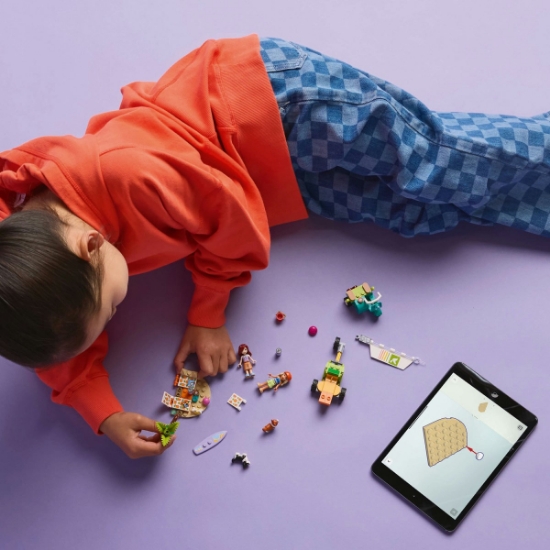 Imagine Lego Friends aventuri cu căței la surfing și pe scuter 42641