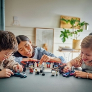 Imagine LEGO CITY GARAJ F1 SI MASINI MERCEDES-AMG SI ALPINE 60444