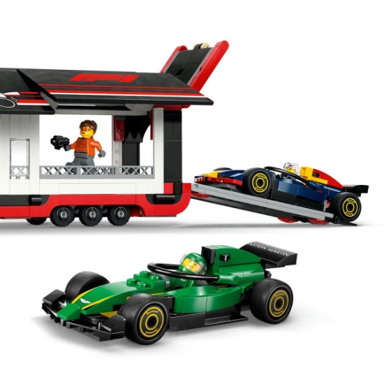 Imagine Lego City Camion F1 cu mașinile F1 RB20 și AMR24 60445
