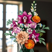 Imagine LEGO BOTANICALS BUCHET DE FLORI ROZ 10342