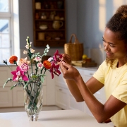 Imagine Lego Botanicals Buchet de flori roz 10342