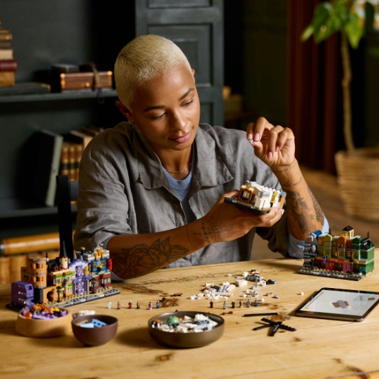 Imagine LEGO Harry Potter™ Magazine vrăjitorești pe Diagon Alley 76444