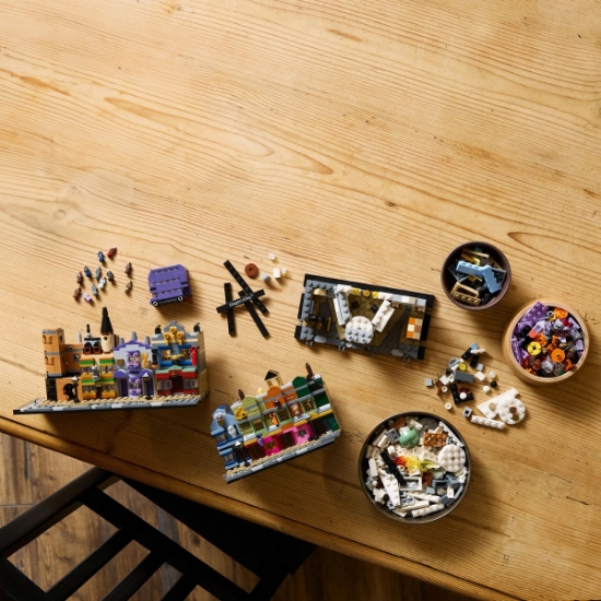 Imagine LEGO Harry Potter™ Magazine vrăjitorești pe Diagon Alley 76444