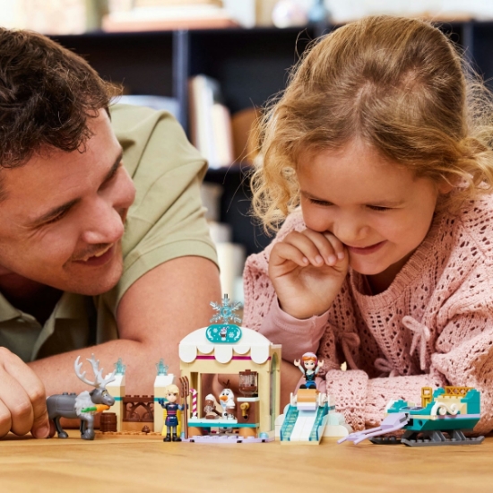 Imagine LEGO Disney Aventura pe sanie a Annei 43256