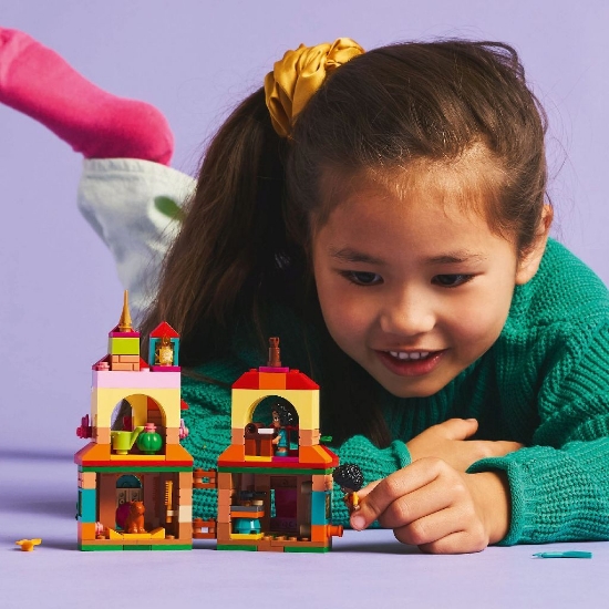 Imagine LEGO Disney Minicasa din Encanto 43261