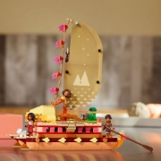 Imagine LEGO Disney Canoea de aventură a Moanei 43270
