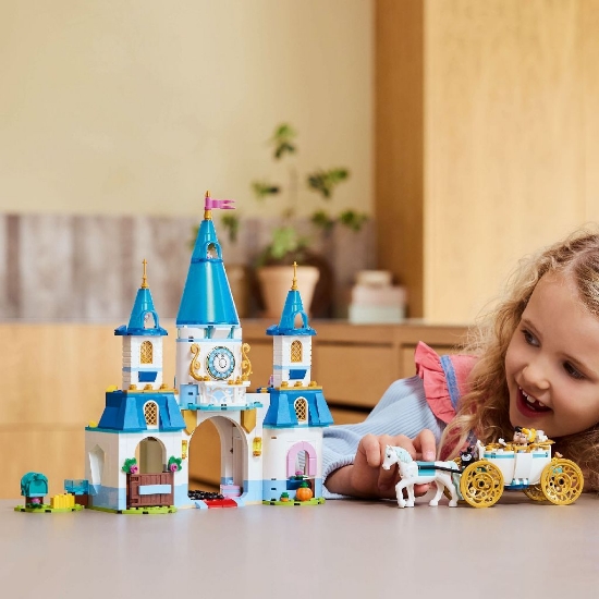 Imagine LEGO Disney Castelul și Caleașca Cenușăresei 43275