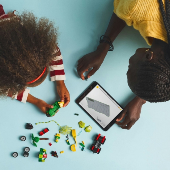 Imagine Lego Spidey Spin și Electro în Dino-vehicule 11198