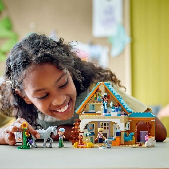 Imagine Lego Friends clinica veterinară pentru cai și animale de companie 42651