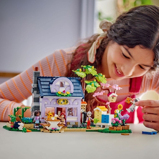 Imagine  Lego Friends casa apicultorilor și grădina cu flori 42669