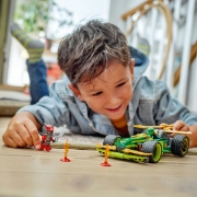 Imagine Lego Ninjago Mașina de curse pull-back a lui Lloyd 71828