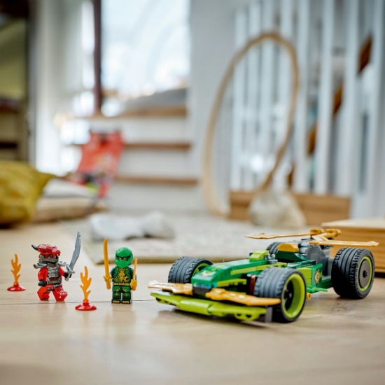 Imagine Lego Ninjago Mașina de curse pull-back a lui Lloyd 71828