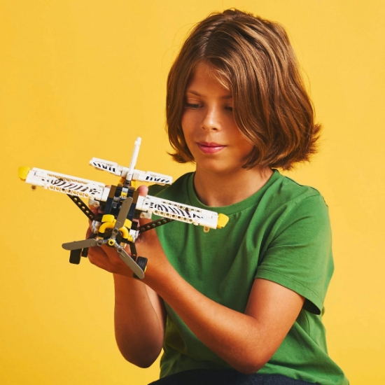 Imagine LEGO Technic Avion pentru zone greu accesibile 42198