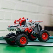 Imagine LEGO TECHNIC MONSTER JAM THUNDERROARUS PULL-BACK 42200