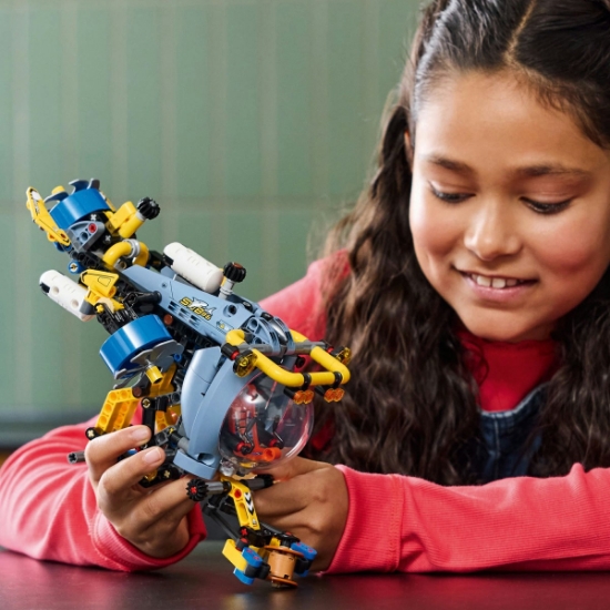 Imagine LEGO Technic Submarin de cercetare 42201