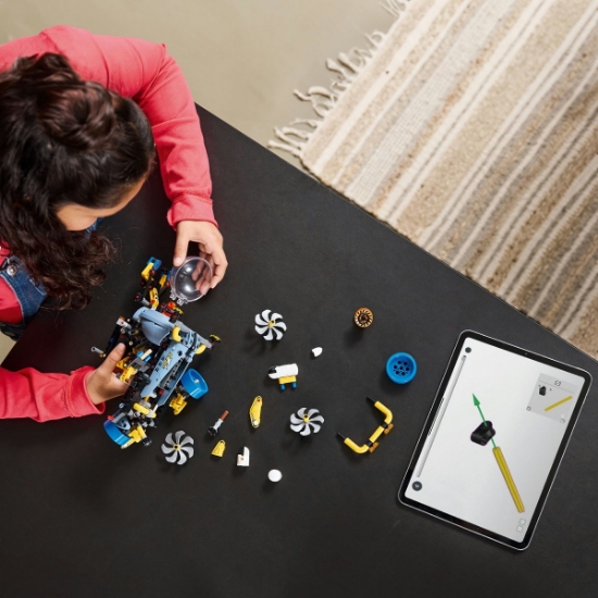Imagine LEGO Technic Submarin de cercetare 42201