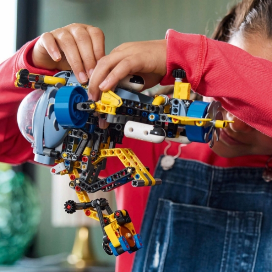 Imagine LEGO Technic Submarin de cercetare 42201