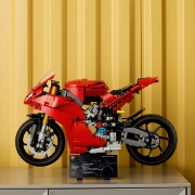 Imagine LEGO TECHNIC MOTOCICLETA DUCATI PANIGALE V4 S 42202