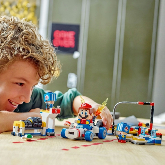 Imagine LEGO Super Mario Mario Kart Garajul lui Toad 72035